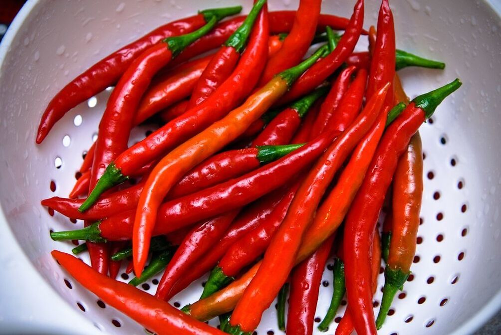 It is recommended to add small amounts of fresh hot pepper to the meal.