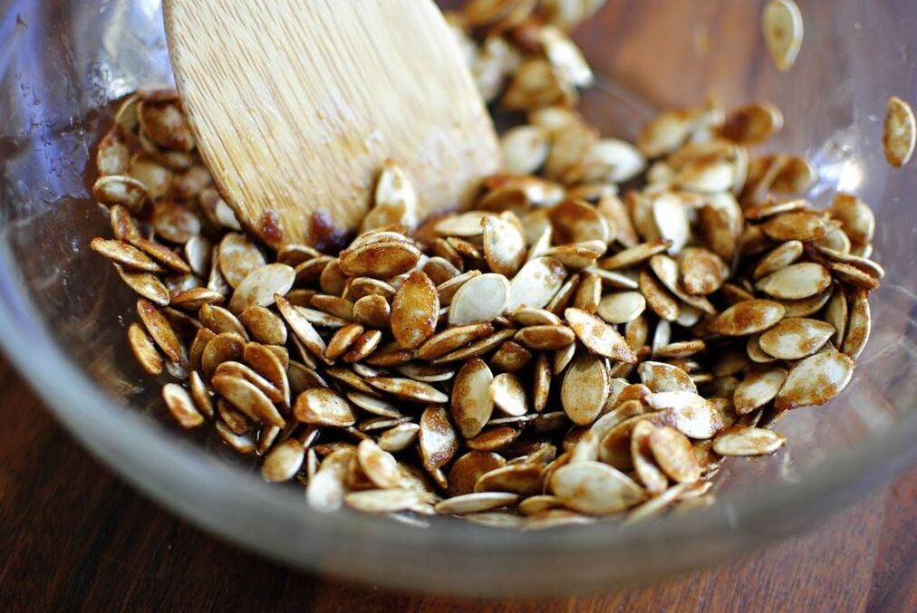 Pumpkin seeds can be consumed every day to protect against male diseases.